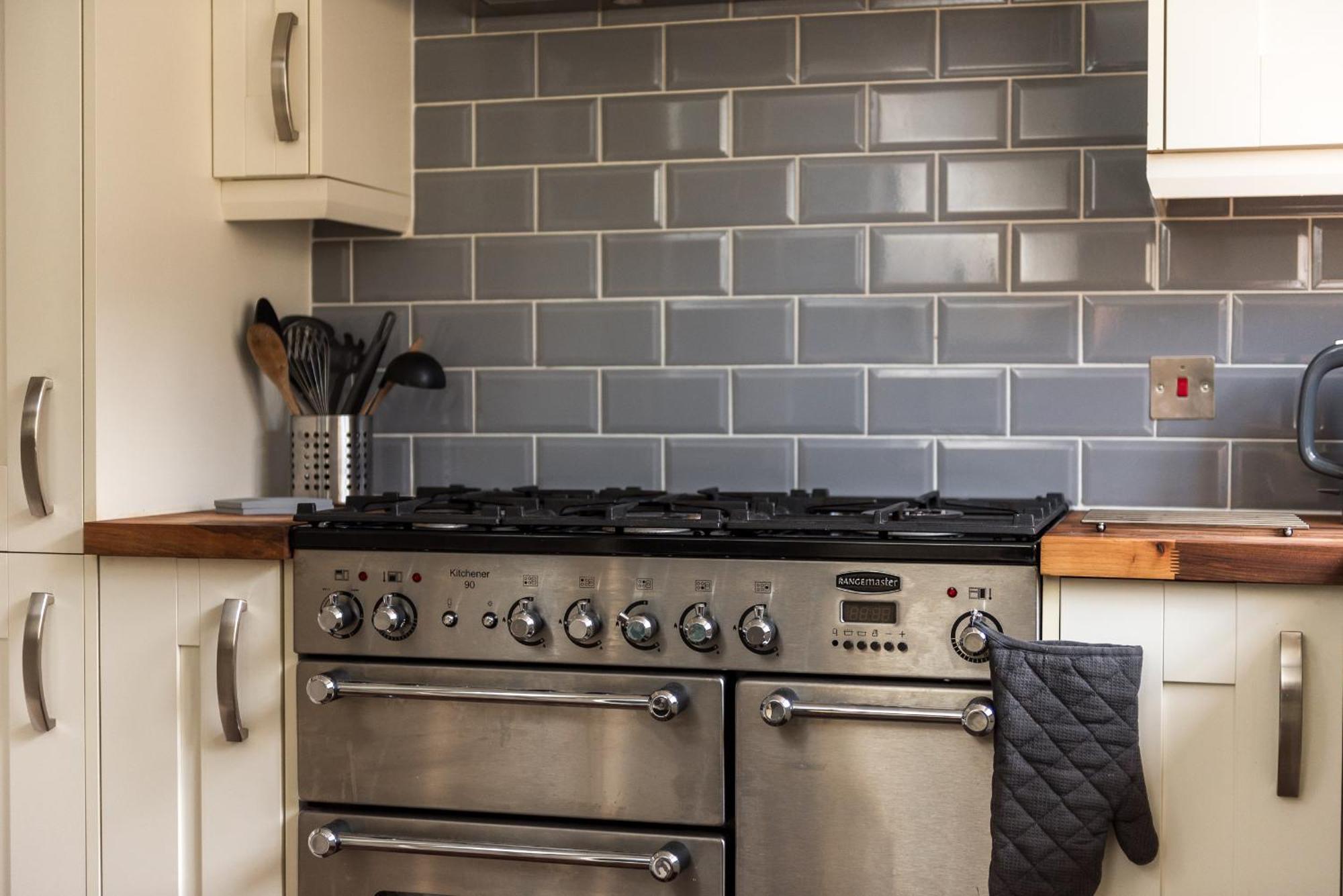 Cosy Roseburn Apartment, Edinburgh - 2 Bedrooms, Free Parking Buitenkant foto