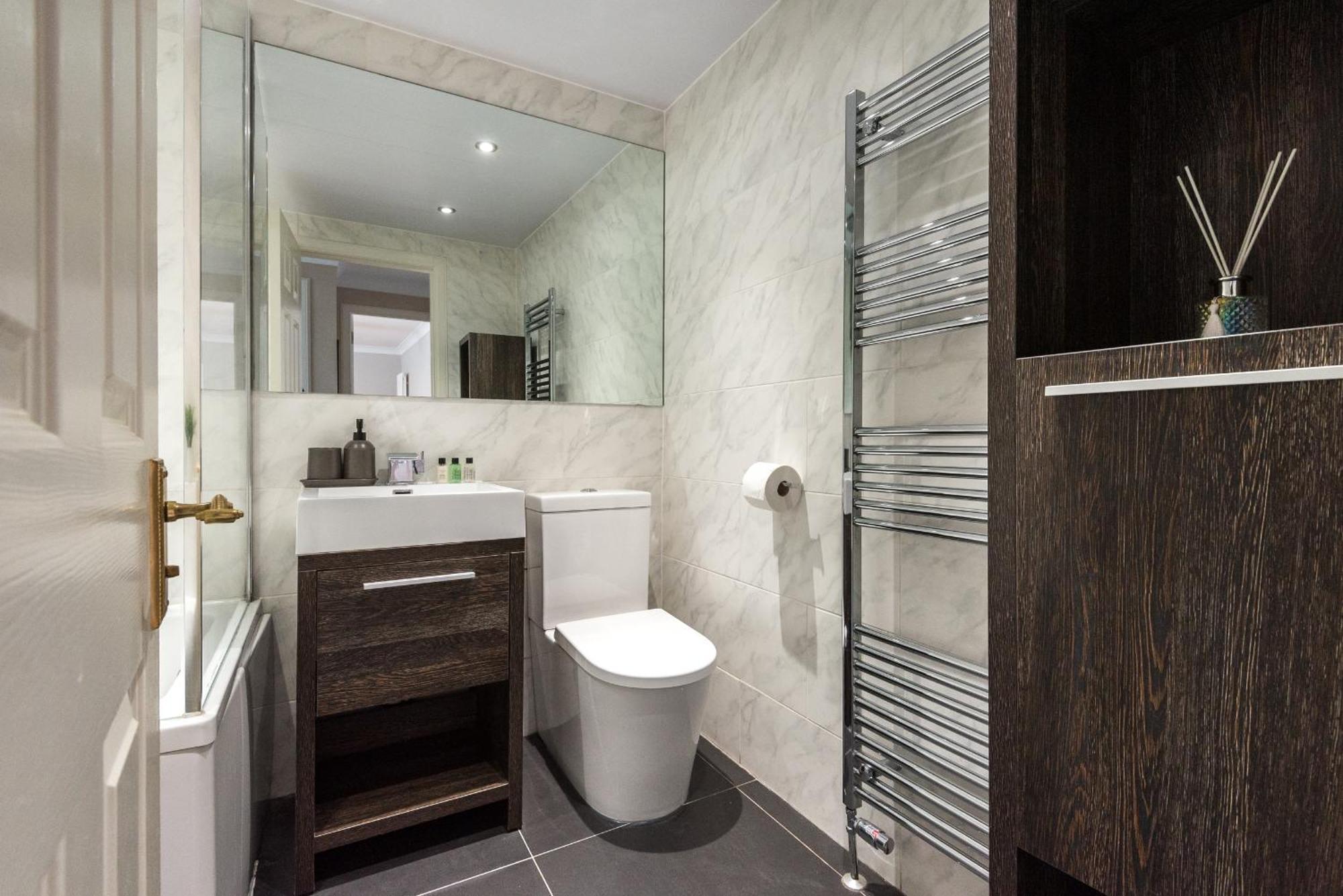 Cosy Roseburn Apartment, Edinburgh - 2 Bedrooms, Free Parking Buitenkant foto